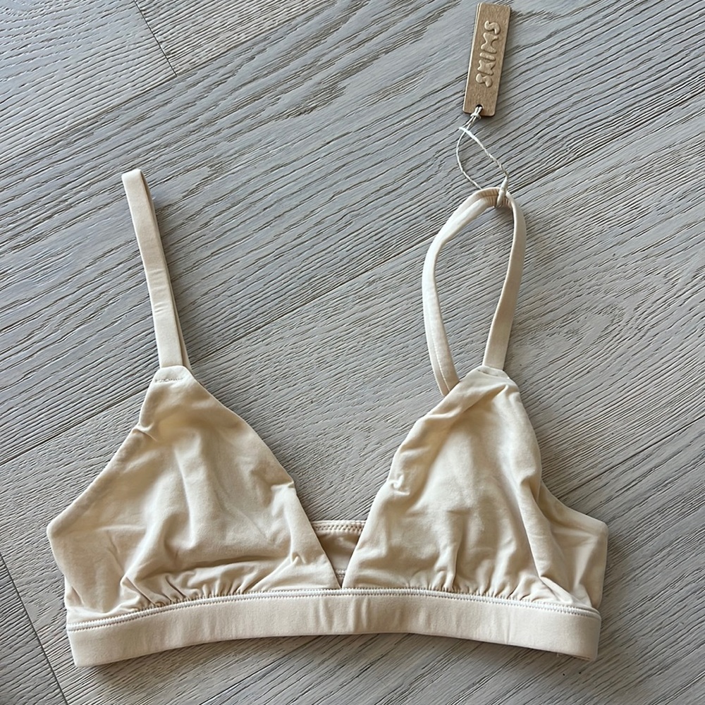 BRAND NEW SKIMS Triangle Bra (xs)